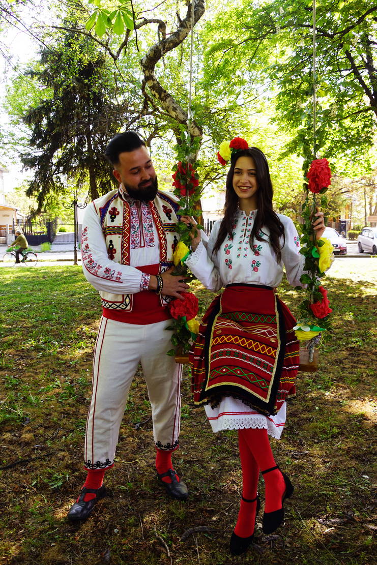 ”Гергьовски люлки” в Левски - истинско тържество на обичта към фолклорното богатство